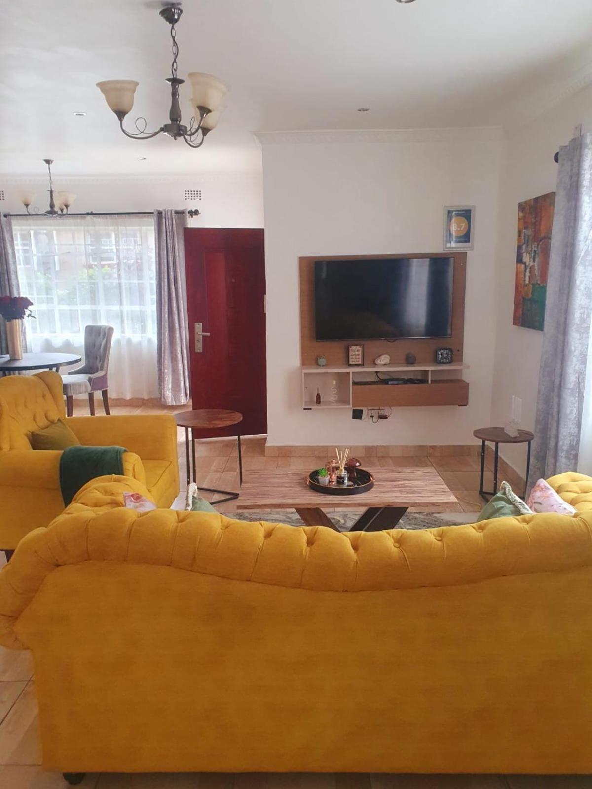 Crystal Apartments Lilongwe Esterno foto